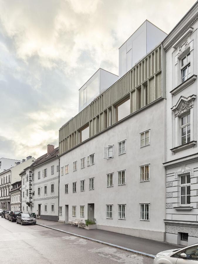 Schick Und Luftig Im Herzen Von Линц Екстериор снимка